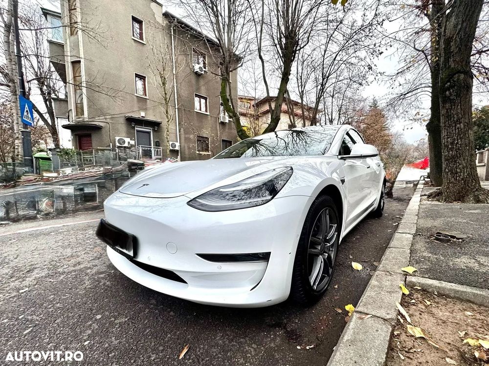 Tesla Model 3 - 1