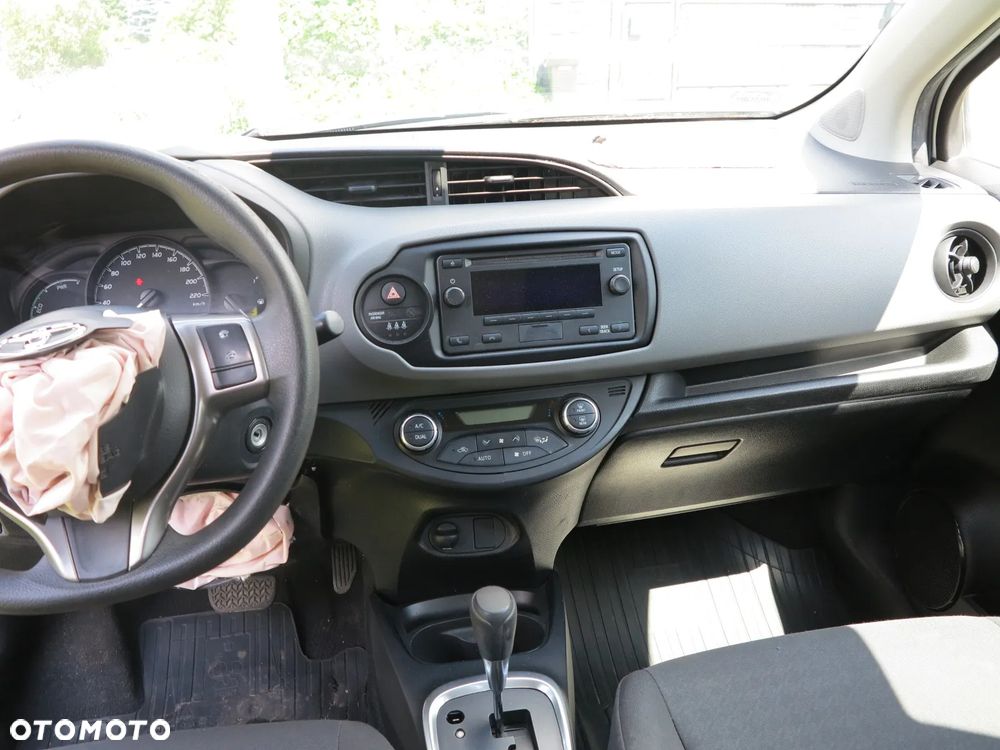 Toyota Yaris Hybrid 100 Active EU6 - 12