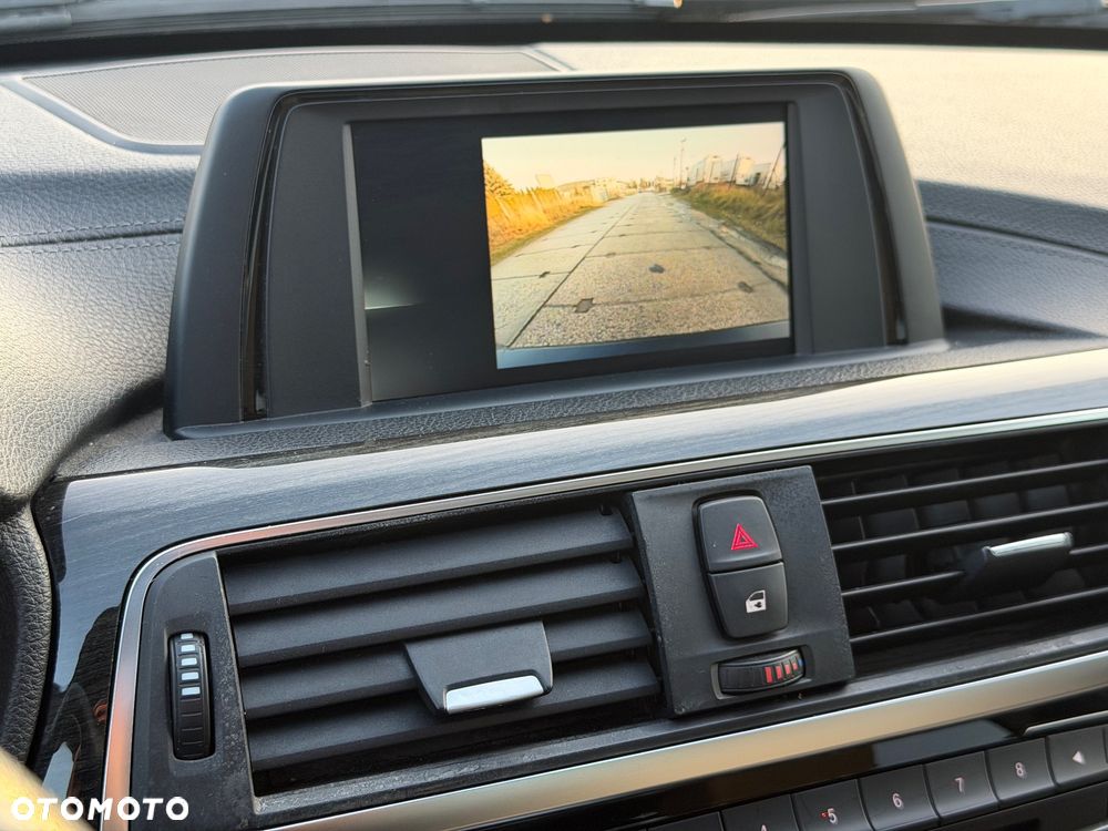 BMW Seria 3 330i Edition Luxury Line Purity - 31