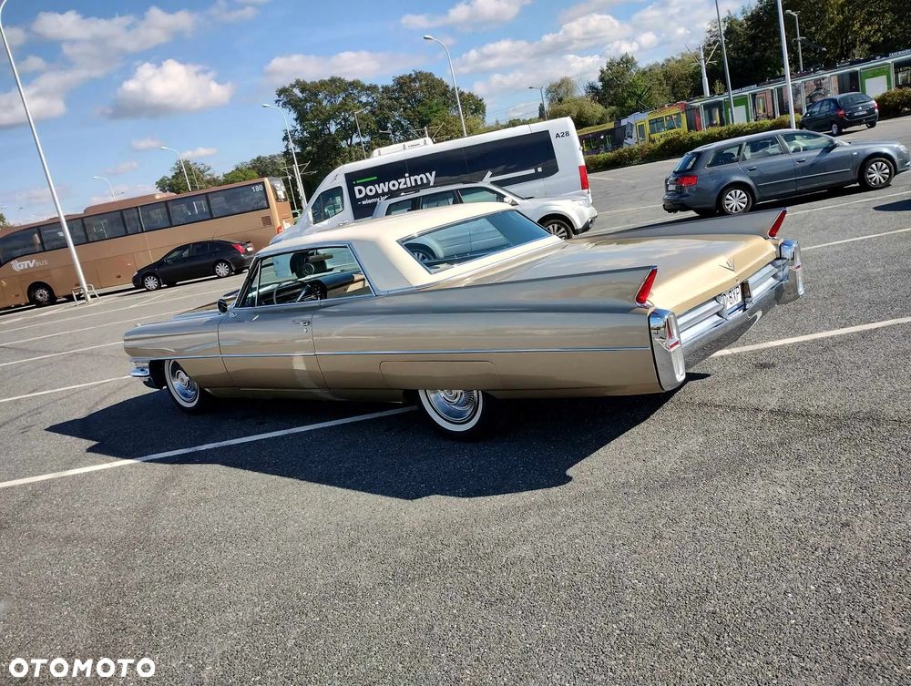 Cadillac Deville - 33