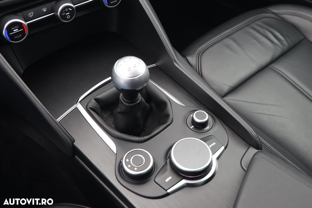 Alfa Romeo Giulia 2.2 - 24