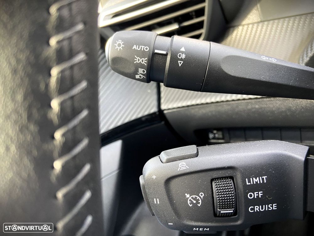 Peugeot 2008 1.2 PureTech Allure - 11
