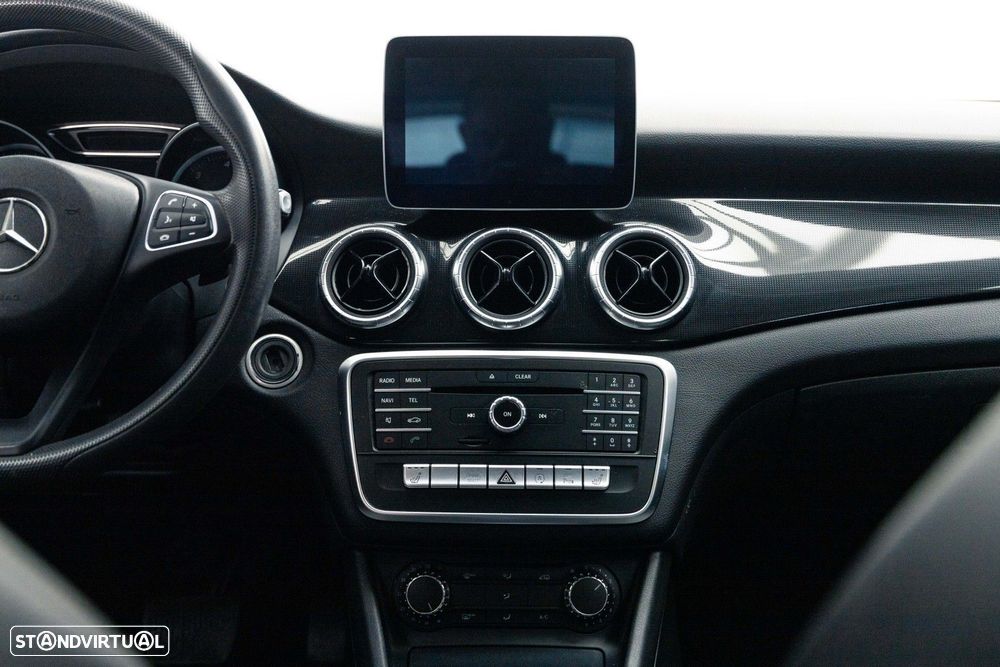 Mercedes-Benz CLA 200 d Shooting Brake Urban Aut. - 16