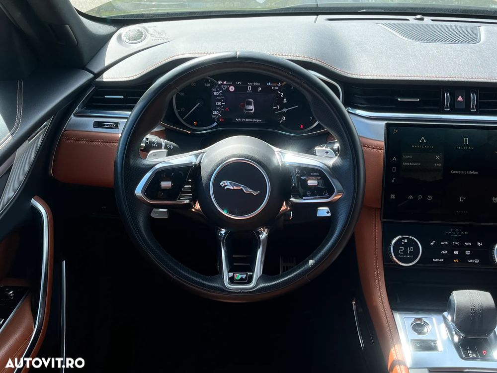 Jaguar F-Pace 25t AWD R-Sport - 18