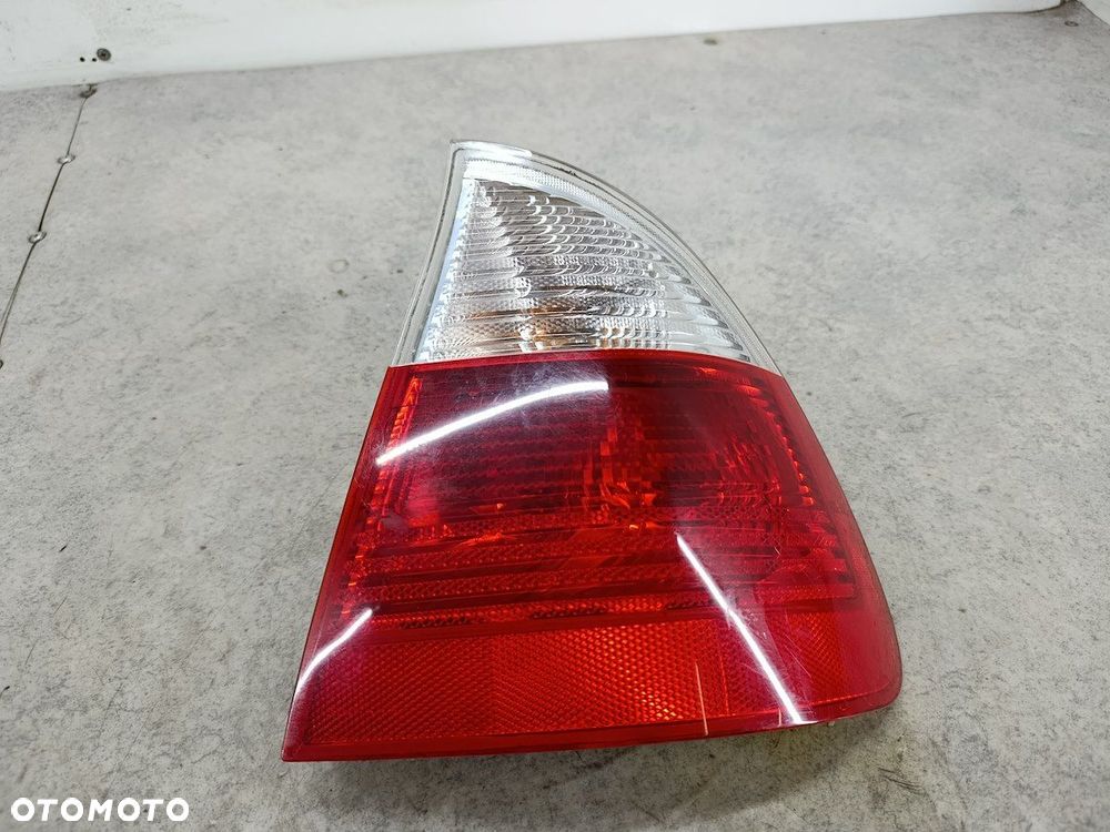 LAMPA TYLNA PRAWA BMW 3 E46 11-A011B KOMBI - 2