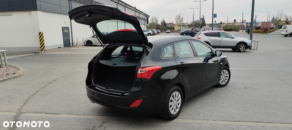 Hyundai i30 blue Kombi 1.4 Style - 17