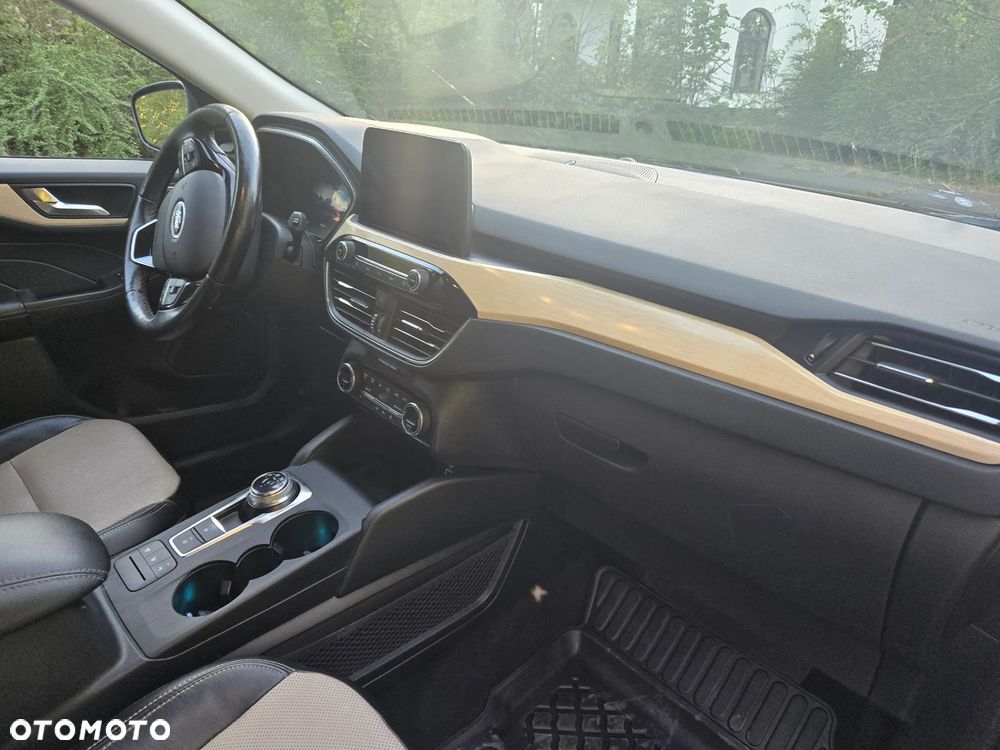 Ford Kuga 2.5 Duratec FHEV 4x4 TITANIUM - 9
