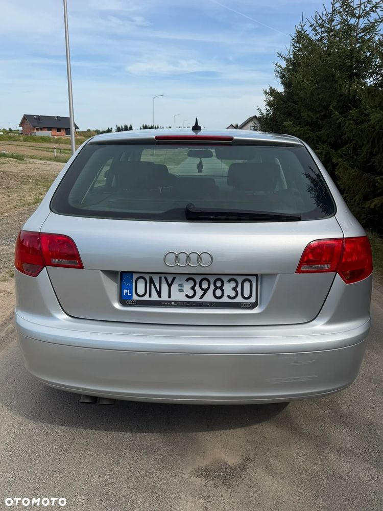 Audi A3 Sportback 2.0 TDI DPF Ambiente - 2