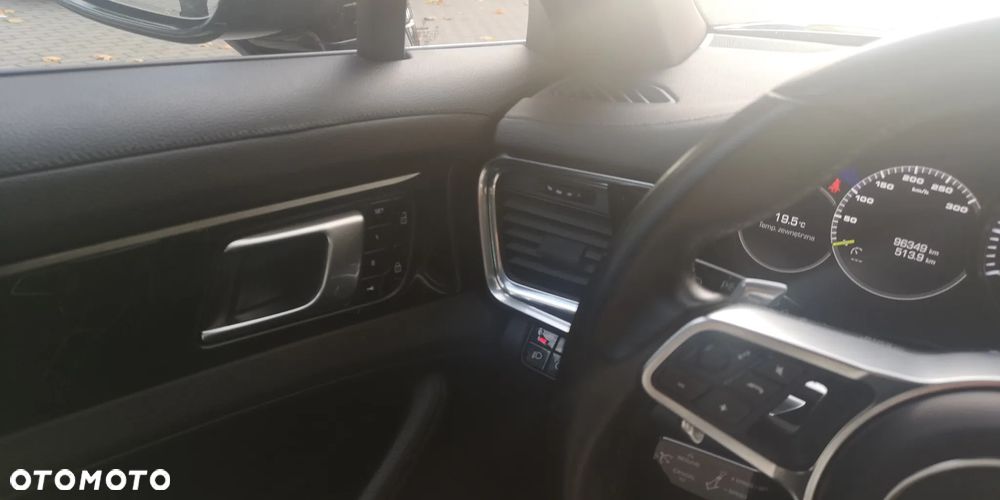 Porsche Panamera 4 E-Hybrid - 17