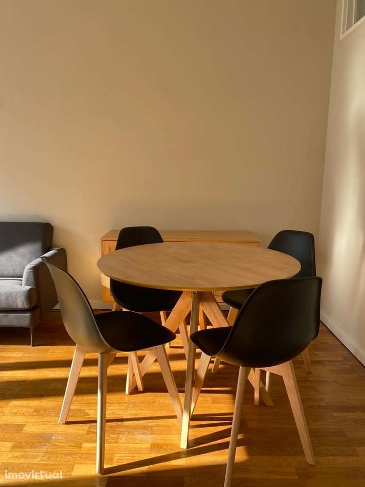 Apartamento T1 recentemente renovado, mobilado e com cozinha equipada - Grande imagem: 4/12