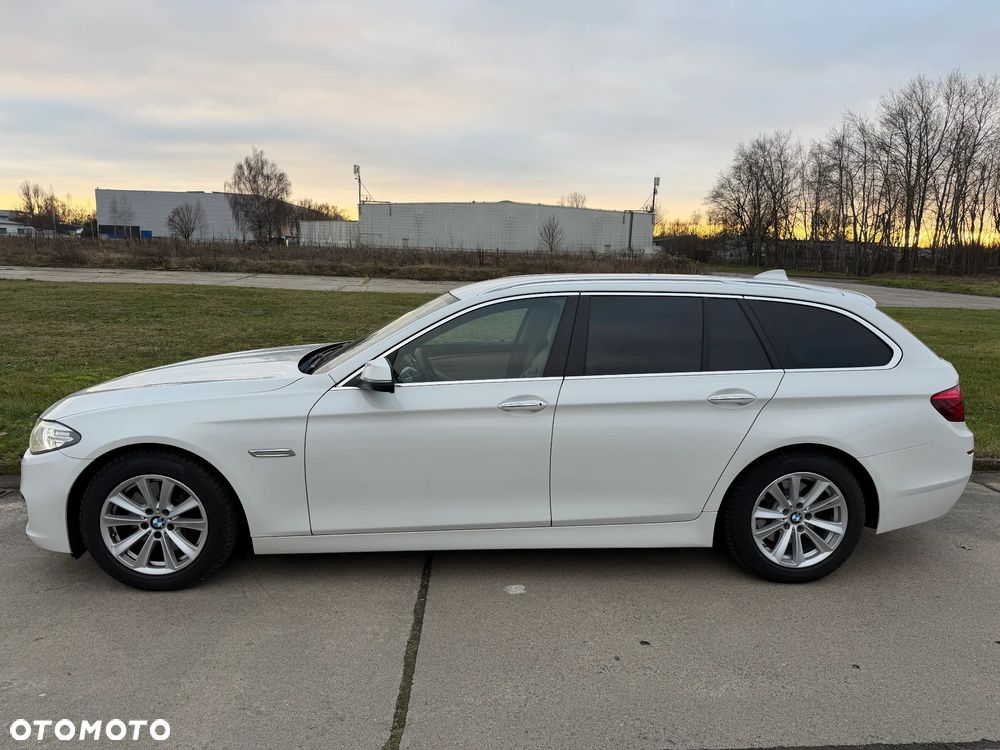 BMW Seria 5 528i xDrive Luxury Line - 2