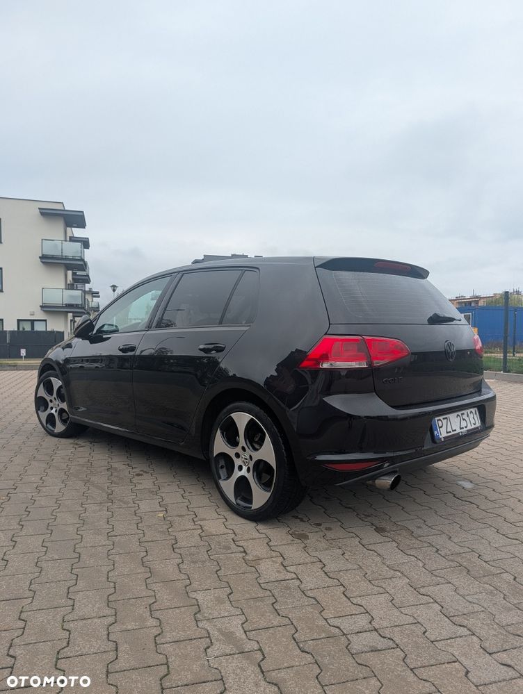 Volkswagen Golf - 6