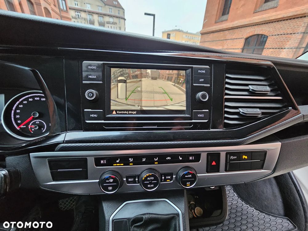 Volkswagen Multivan - 13