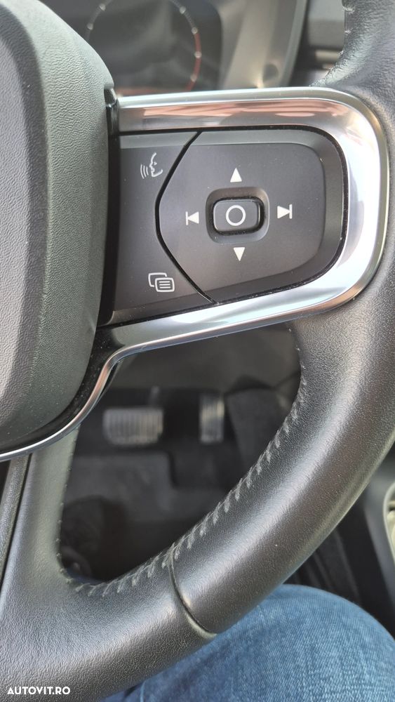 Volvo XC 40 D4 AWD Momentum Pro - 11