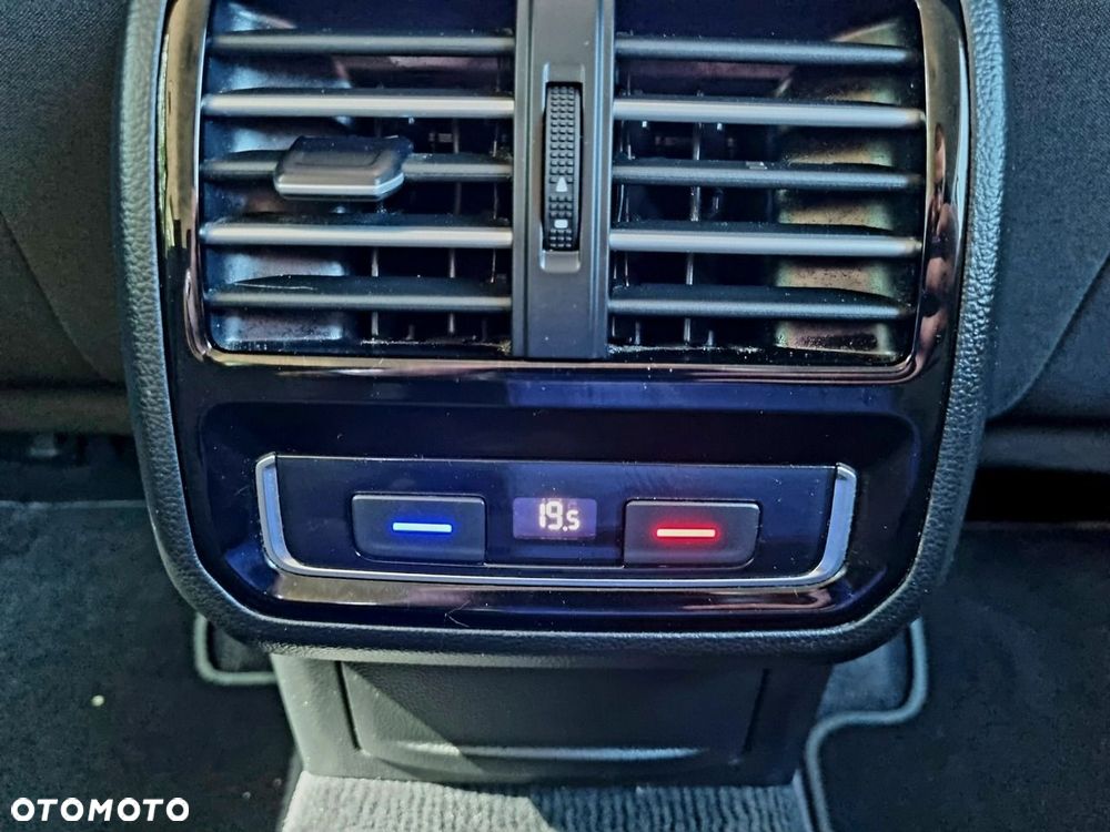 Volkswagen Passat - 14