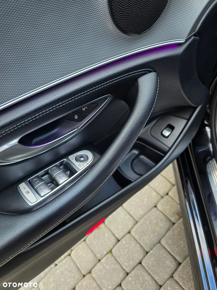 Mercedes-Benz Klasa E 220 d 4-Matic 9G-TRONIC - 24