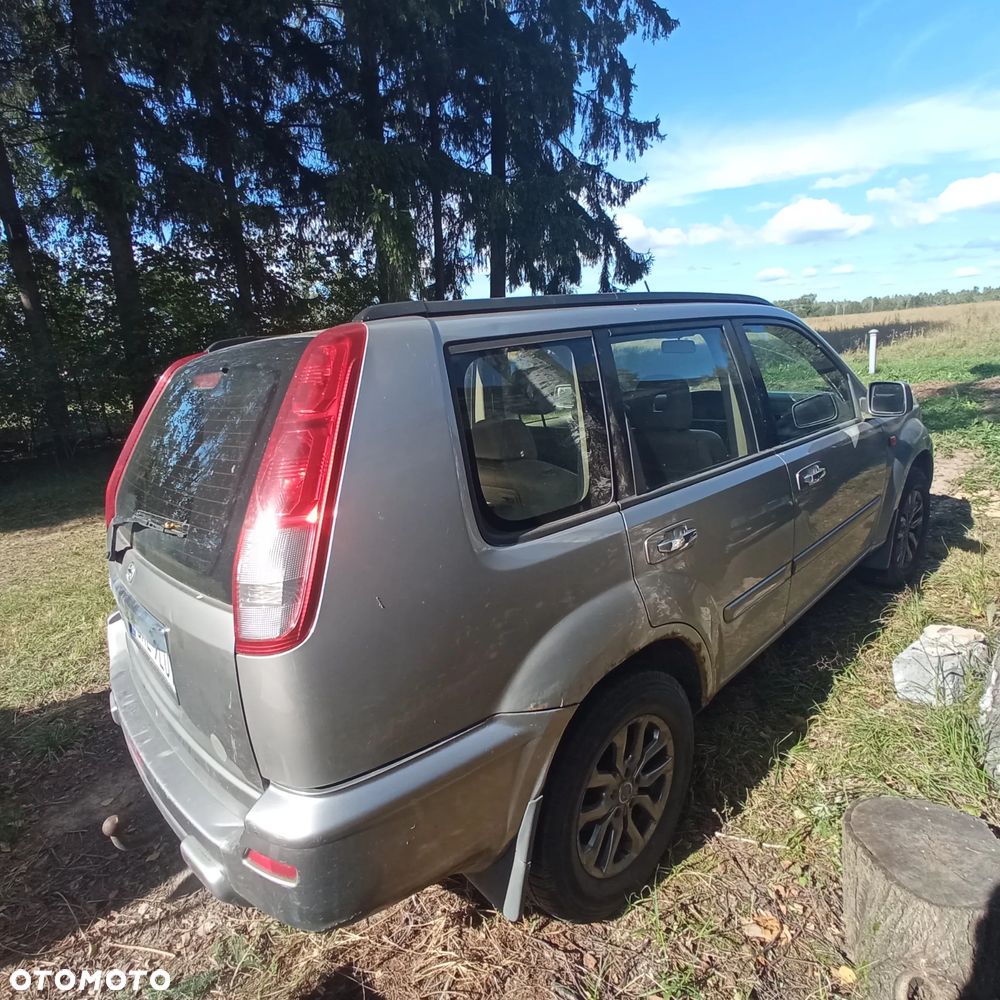 Nissan X-Trail 2.0 Luxury - 4
