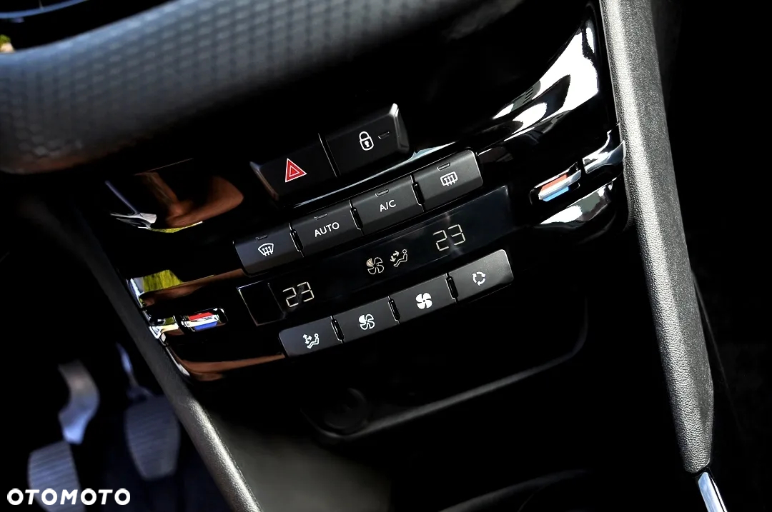 Peugeot 2008 1.2 Pure Tech GPF Allure S&S - 27