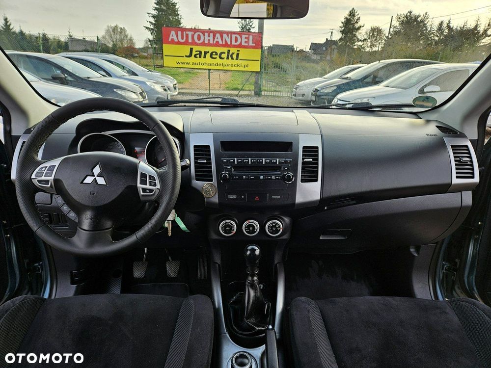 Mitsubishi Outlander - 13