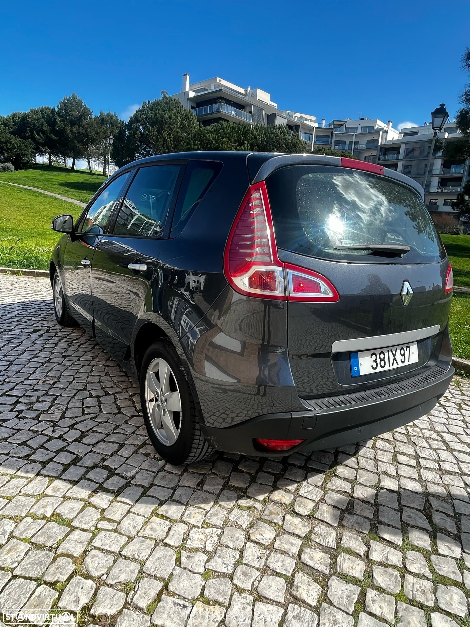 Renault Scénic 1.5 dCi Dynamique S - 4