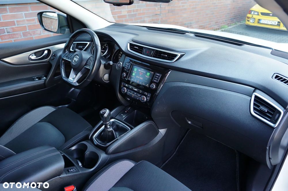 Nissan Qashqai 1.3 DIG-T N-Connecta - 25