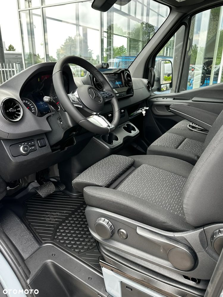 Mercedes-Benz Sprinter - 17