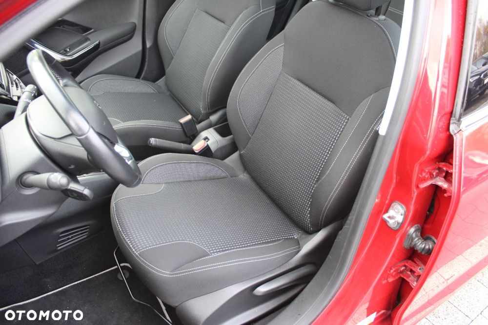 Peugeot 208 - 22