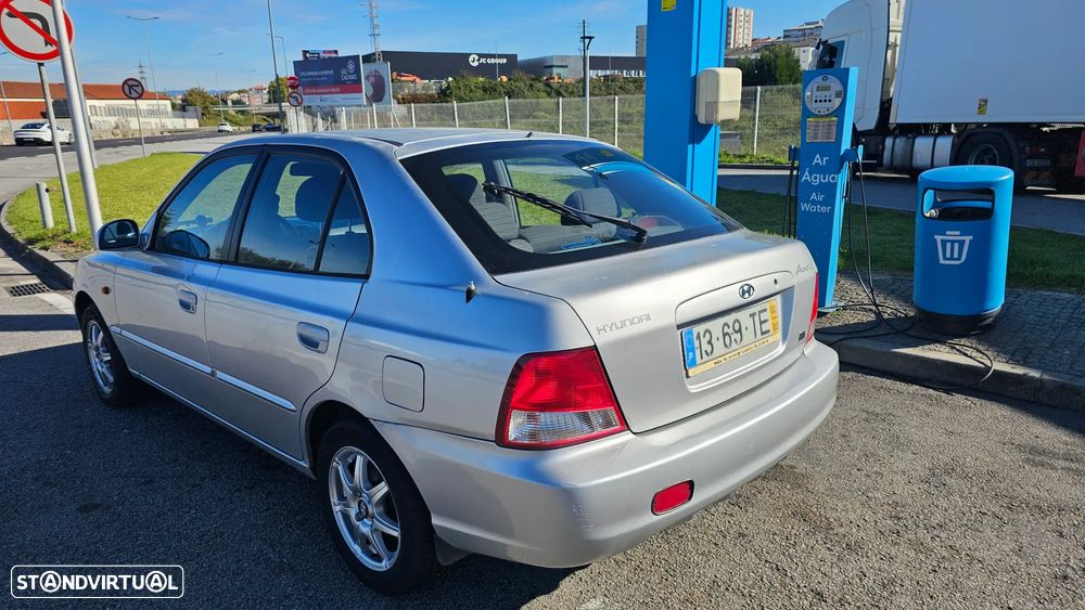 Hyundai Accent 1.5 CRDi Confort - 4