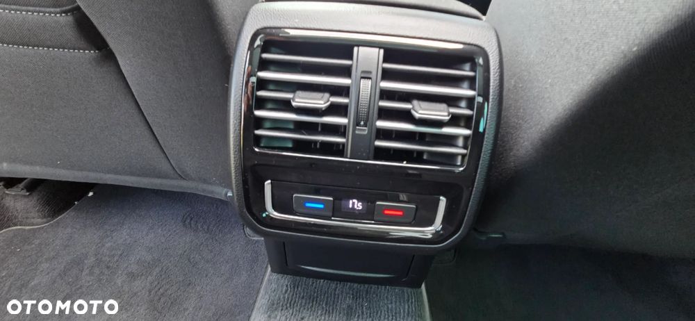Volkswagen Passat Variant 2.0 TDI BMT Highline - 33