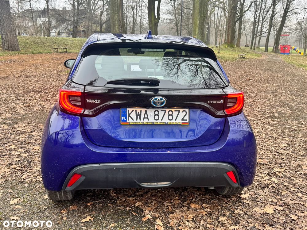 Toyota Yaris Hybrid 100 Premium - 9