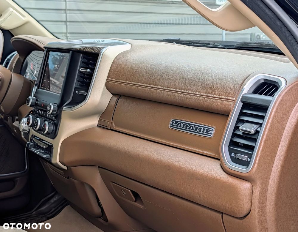 RAM 1500 5.7 Crew Cab Longbed Laramie Black - 14
