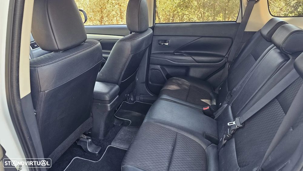 Mitsubishi Outlander - 27