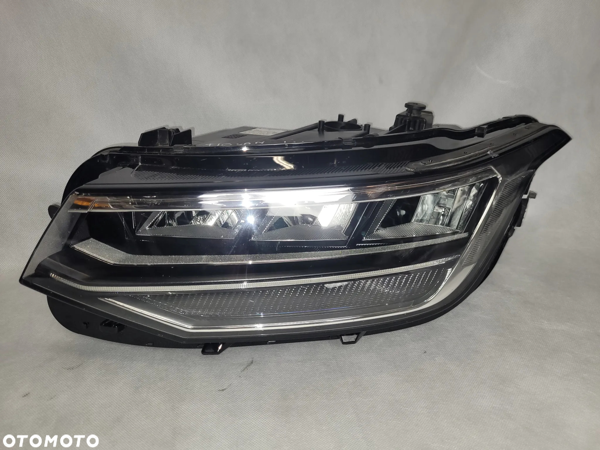VW TIGUAN II -LAMPA PRZEDNIA PRZÓD FULL LED - 5