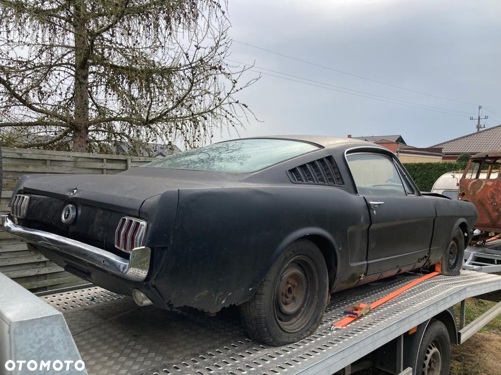 Ford Mustang - 5