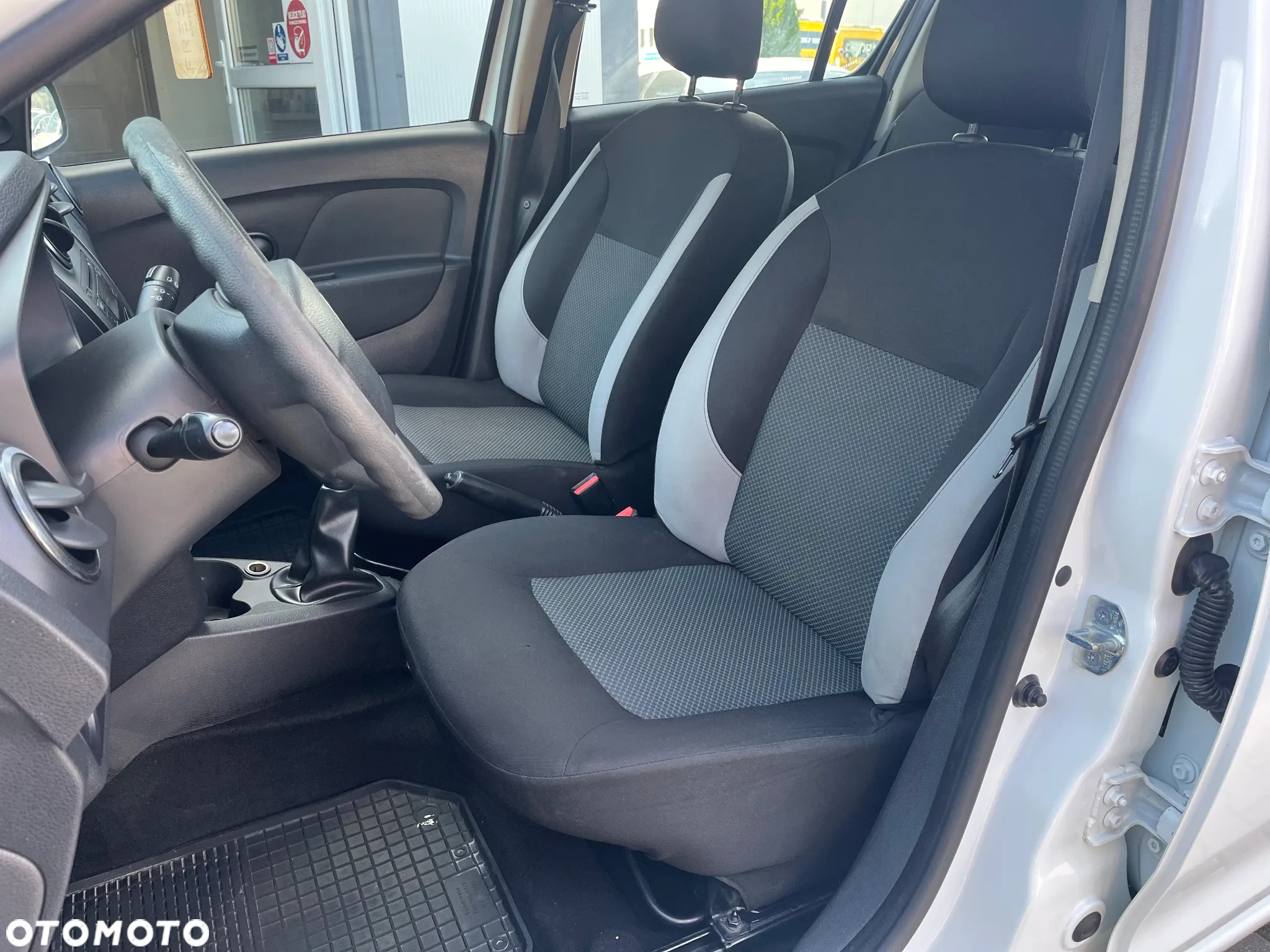 Dacia Sandero 1.2 16V 75 Ambiance - 17