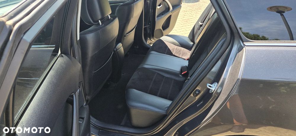 Toyota Avensis 1.8 Premium - 21