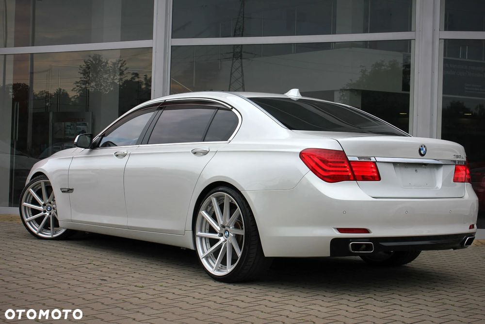 BMW Seria 7 750Li - 11