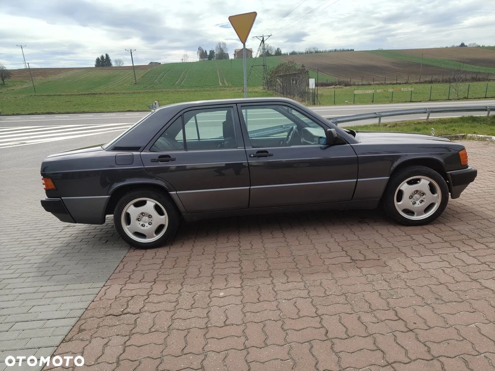 Mercedes-Benz W201 (190) - 3