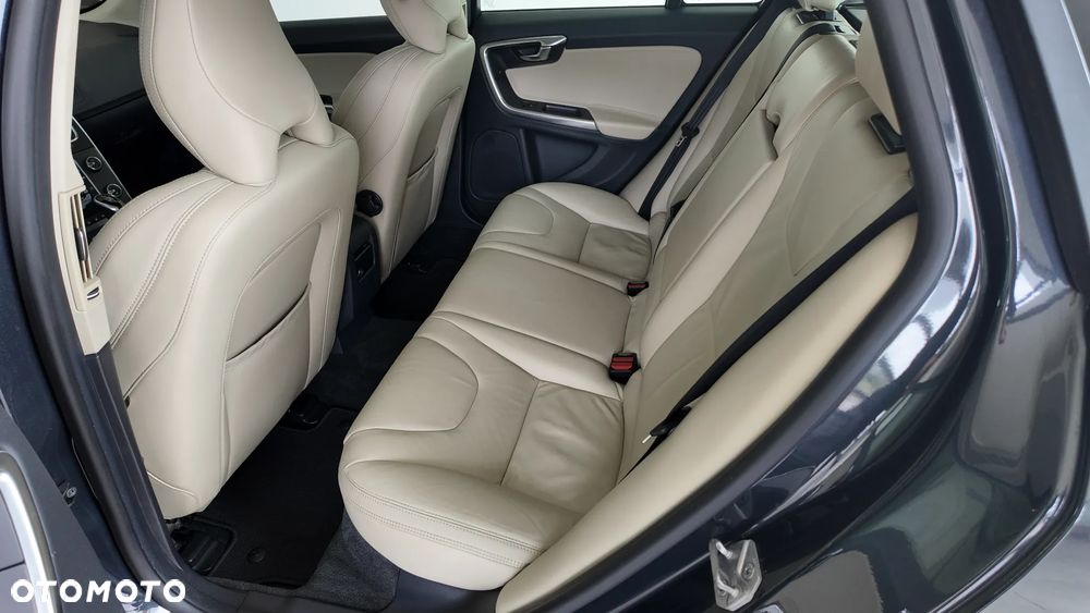 Volvo V60 D6 AWD Plug-in Hybrid Summum - 15
