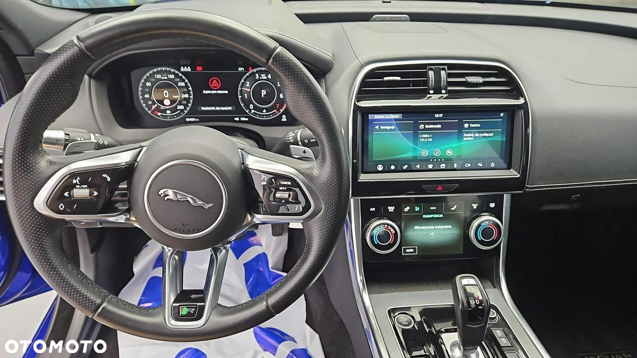 Jaguar XE 2.0 P250 R-Dynamic S - 13
