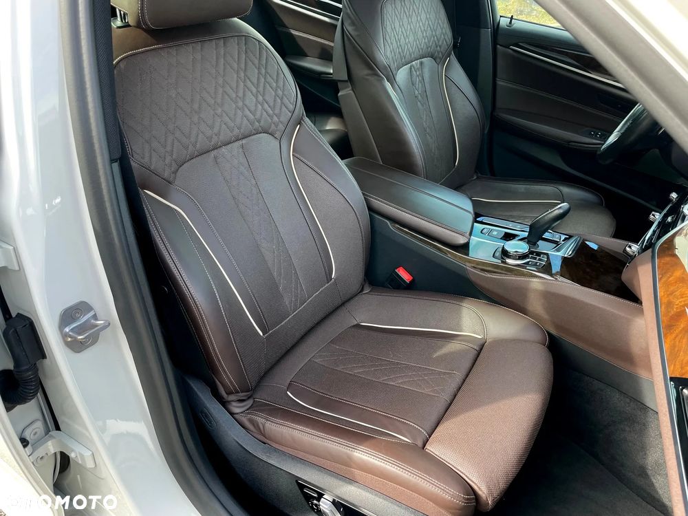 BMW Seria 5 M550i xDrive - 13