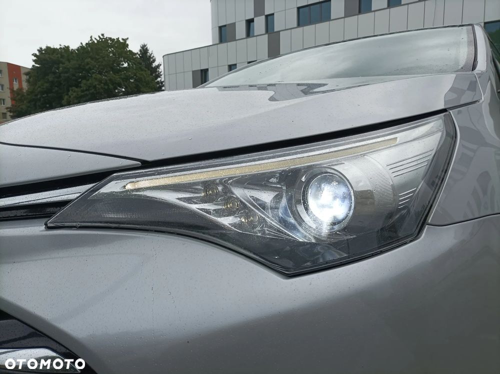 Toyota Avensis - 14