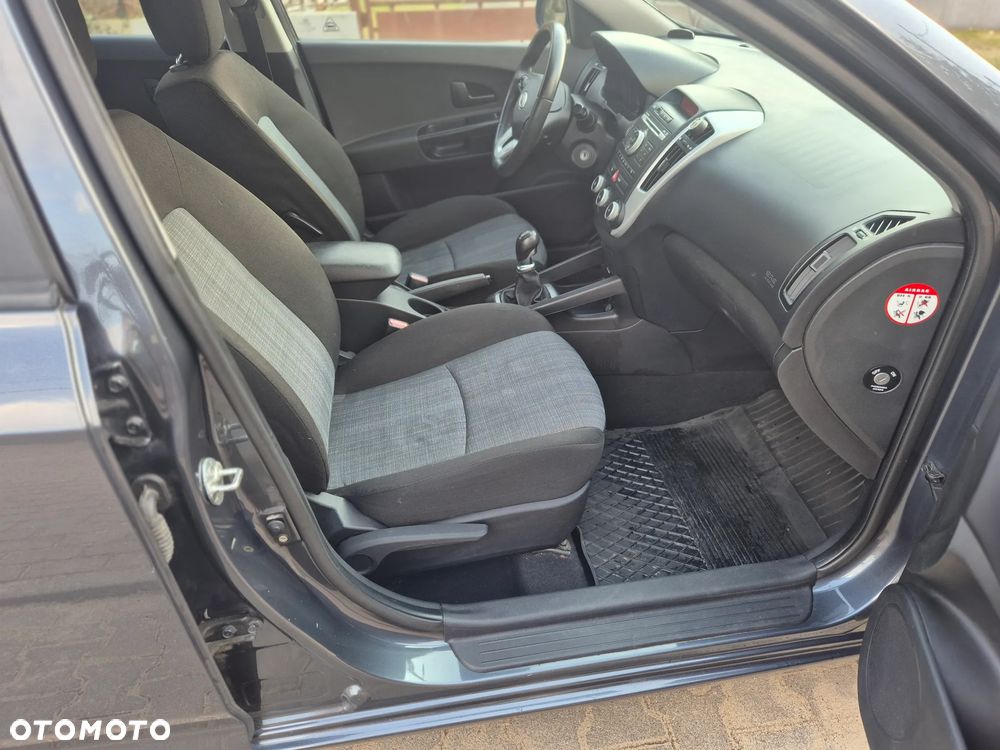 Kia Ceed 1.4 CVVT Attract - 12