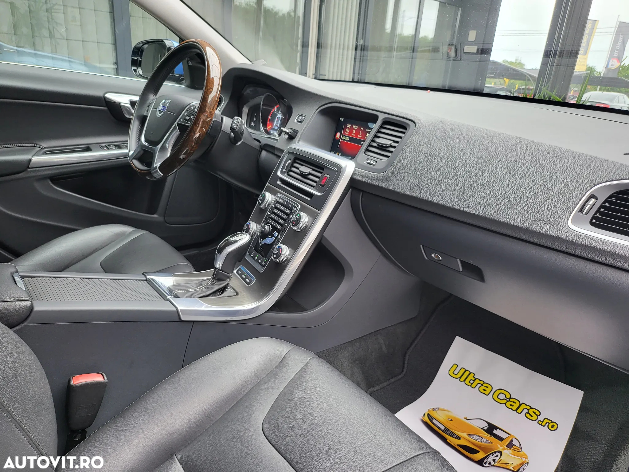 Volvo V60 D6 Plug-In-Hybrid AWD Geartronic Momentum - 12