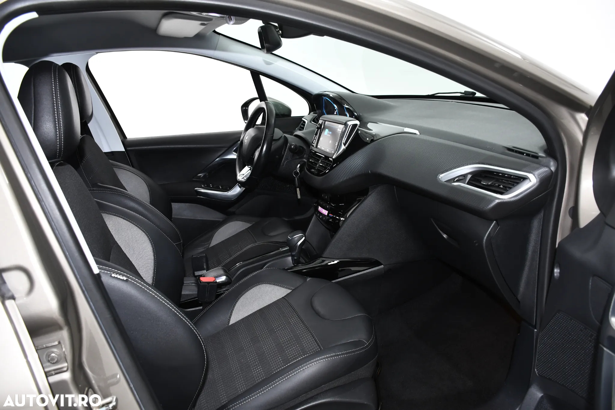 Peugeot 2008 1.2 PureTech Turbo EAT6 S&S Allure - 13
