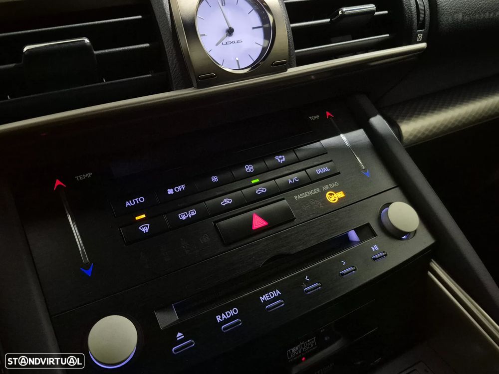 Lexus IS 200 t SPORT - 18