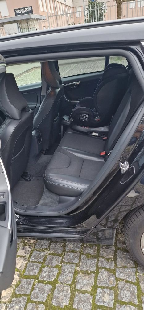 Volvo V60 2.0 D2 Momentum - 9