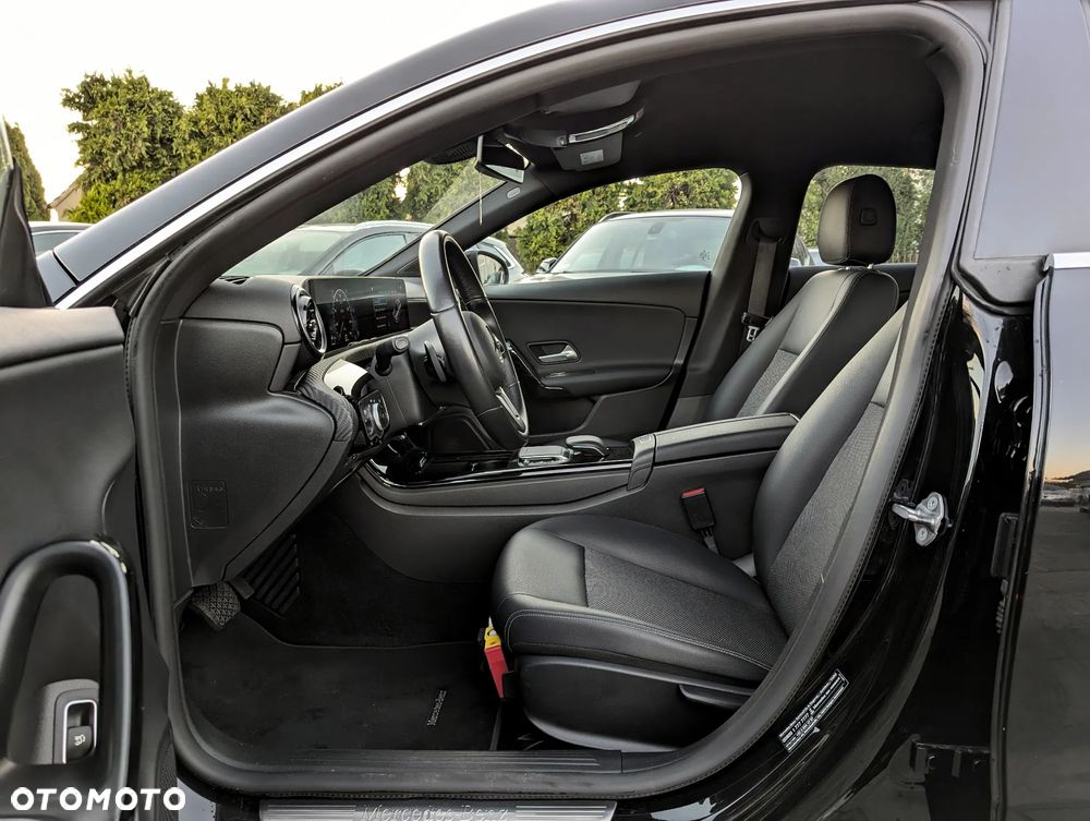 Mercedes-Benz CLA 200 d Shooting Brake 8G-DCT - 9