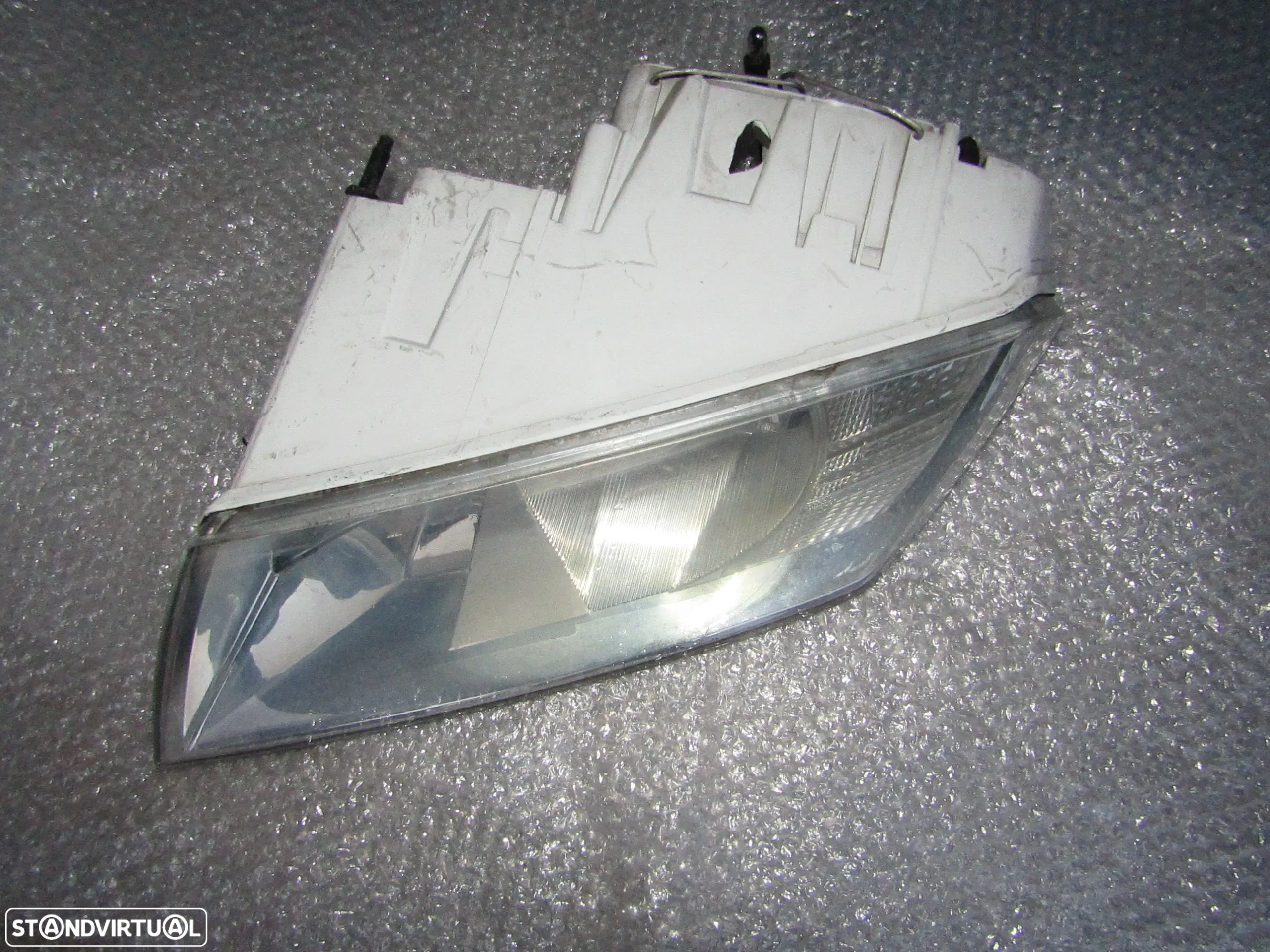 Farol Skoda Otavia  (ver descrição) - 5