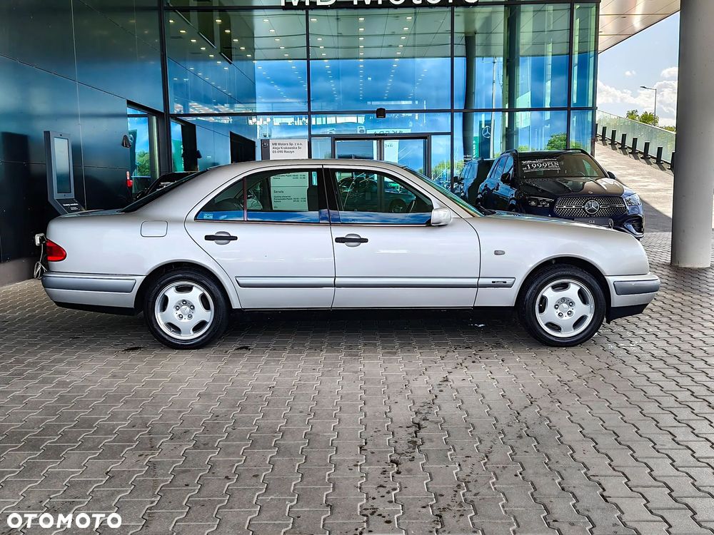 Mercedes-Benz Klasa E 200 T Classic - 5